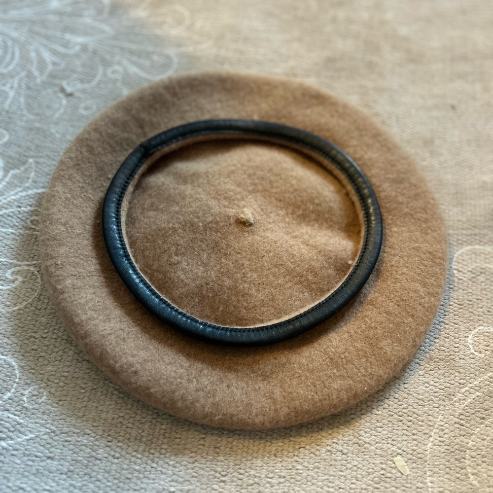 Classic Camel Wool Beret Chic Parisian Style Winter Neutral Artsy Classic - Picture 3 of 4